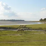 Peaceful Near בית נופש Isigny-le-Buat